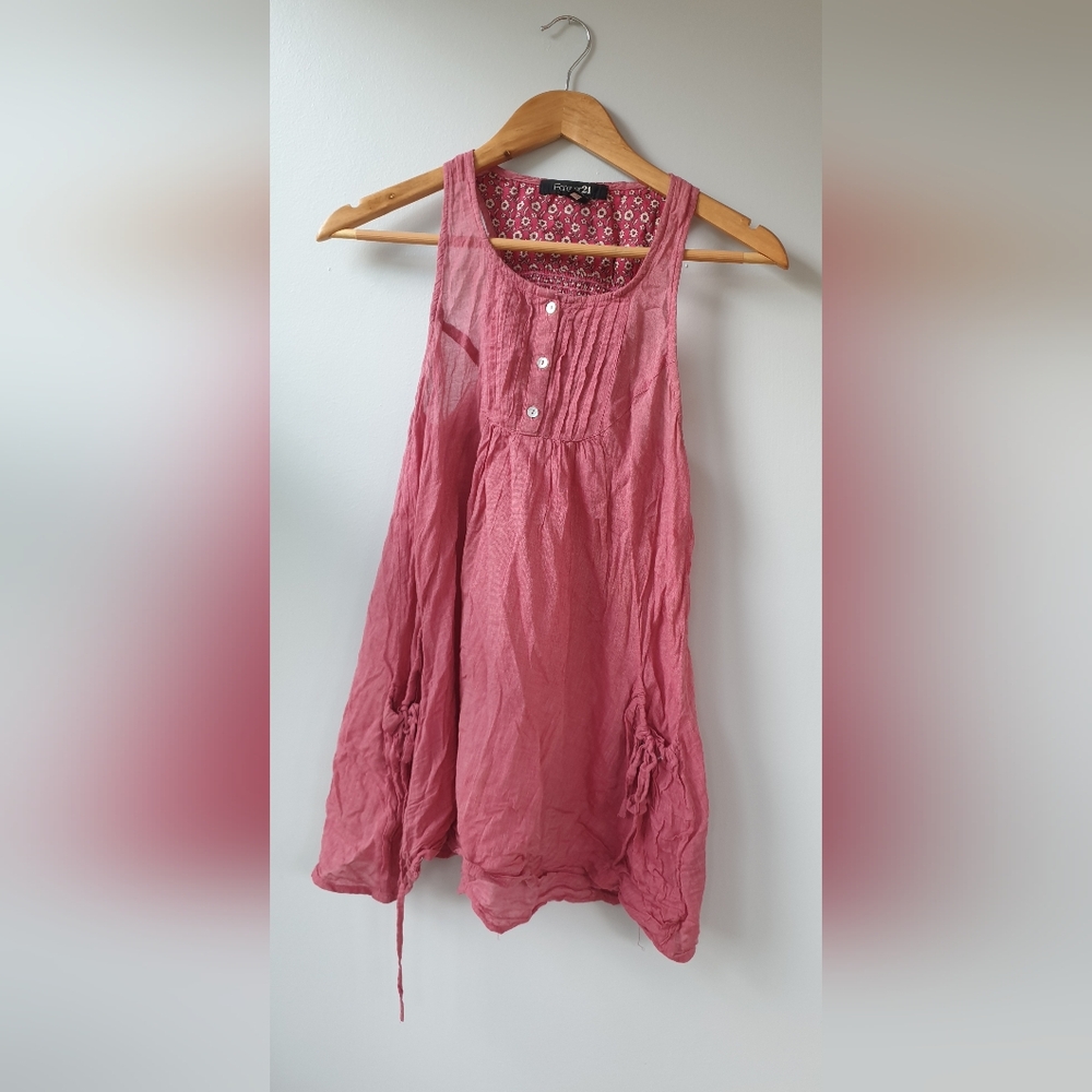 Sleeveless summer cotton top